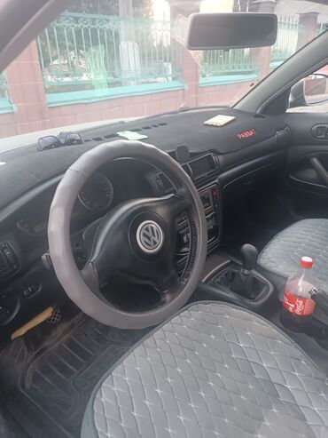 авто мерседес 210: Автомобиль Volkswagen Passat серого цвета, седан. Модель Passat B5