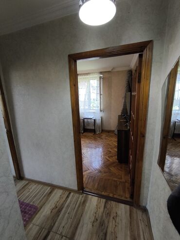 Uzunmüddətli kirayə mənzillər: Tbilisi prospekti yol kənarında Xruşov layihəli binanın 3 mərtəbəsi 2 — 6