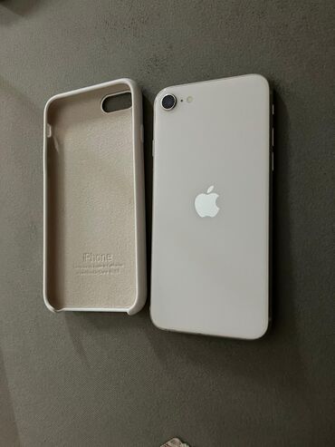 Apple iPhone: IPhone SE 2022, Б/у, 64 ГБ, Белый, Защитное стекло, Чехол, 82 %