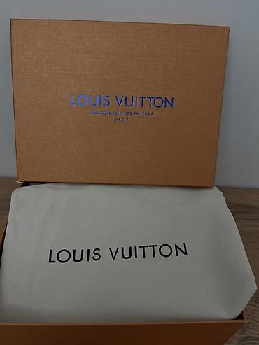 Барсетки: Барсетка, Louis Vuitton, Материал: Натуральная кожа, Застежка на магните, Регулируемый ремень, Множество карманов, Б/у — 12