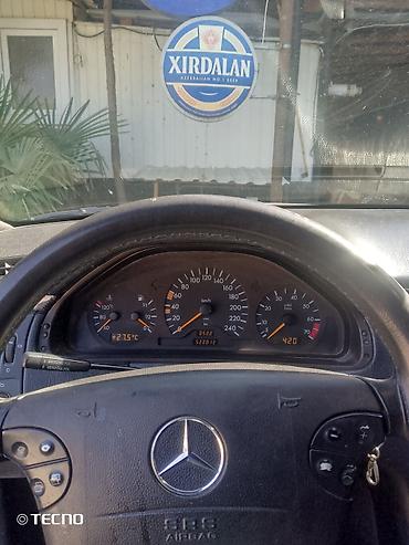 Mercedes-Benz: Mercedes-Benz E-Class: 2.3 l | 1995 il Sedan — 10