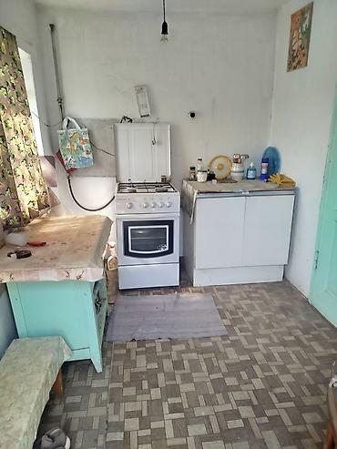 Продажа коттеджей и домов: Участок 4 сотки. Газ, вода, электричество. Дом 4 комнаты, баня. Район — 11