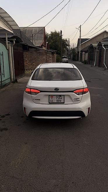 corola: Toyota Corolla: 2022 г., 1.8 л, Вариатор, Гибрид, Седан — 4
