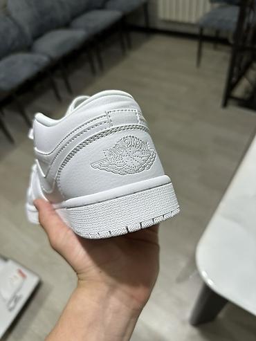 сумка крокс: Мужские кроссовки, 42, Nike, Новый, цвет - Белый, Платная доставка, Самовывоз — 4