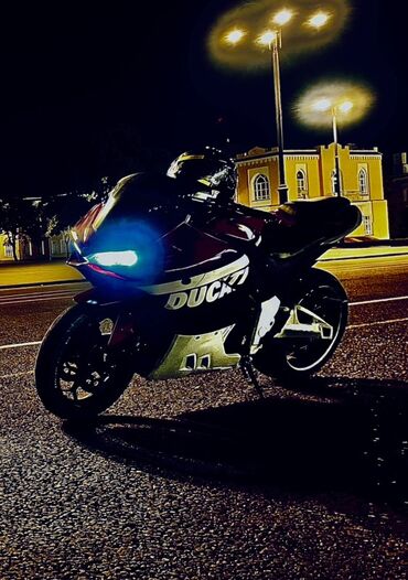 мотоцикл чоппер: Спортбайк Ducati, 950 куб. см, Электро, Взрослый, Б/у