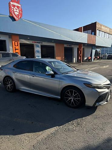 Toyota Camry: 2021 г., 2.5 л, Автомат, Бензин, Седан