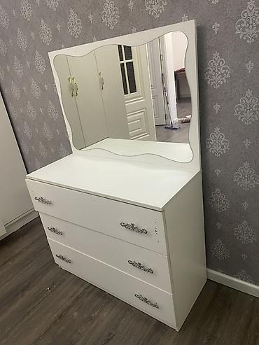 mebel aksesuari: Ağ rəngli kozmetik stol-komod güzgü ilə - Dizayn: Zərif ağ korpus — 2