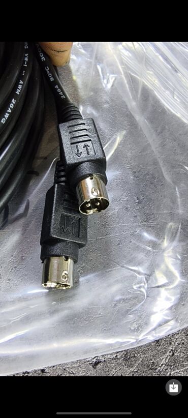 кабель ethernet: Продаю 4din кабель акустический 5 метров . Новый прибыл с Пиндодо. Не