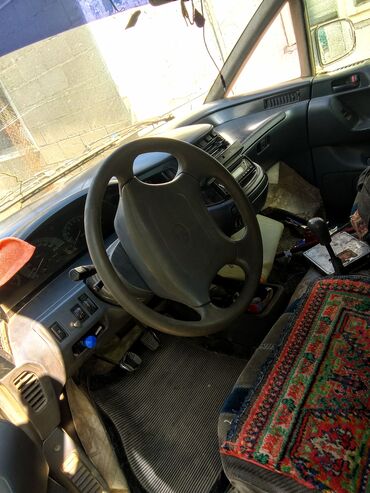 Toyota: Toyota Previa: 1992 г., 2.4 л, Механика, Бензин, Минивэн