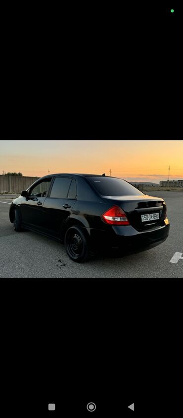 Nissan: Nissan Tiida sedan, qara rəng. - Ban növü: 4 qapılı sedan - Rəng — 5