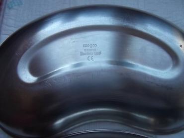 Medicinska oprema: Špric 100 ml za pretakanje ispiranje. Može i za druge namene . Kao — 11