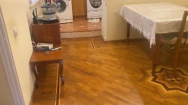 Mənzillər: İcarəyə verilir – 2 otaqlı mənzilin 1 otağı (köhnə tikili, 70 m²), 28 — 6