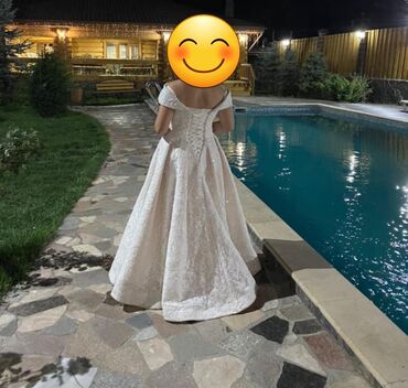 Свадебные платья: Платье новое покупали за 40 000 сом, одевалось 1 раз. Размер М. Сзади