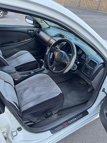 Автобоксы: Универсал белого цвета с установленным багажным боксом на крыше — 9