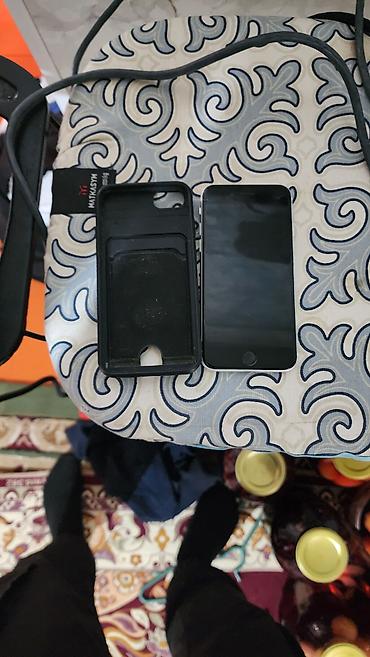 fold 3: IPhone SE (2‑го поколения), белый Комплектация и особенности: - Экран — 2