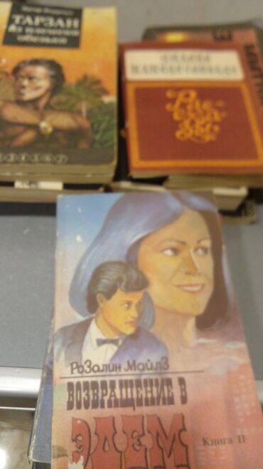 Bədii ədəbiyyat: Muxtelif janrda kitablarhardasa 150 200 e yaxin kitabdi50 qepikden — 4