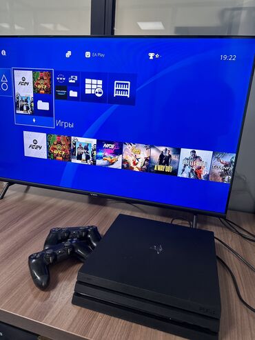 джойстик плейстейшен: Продаю Sony PlayStation 4 про, 1000 гб. 3 ревизия. Приставка в