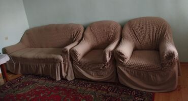 Divan və kreslo dəstləri: Divan, Divan