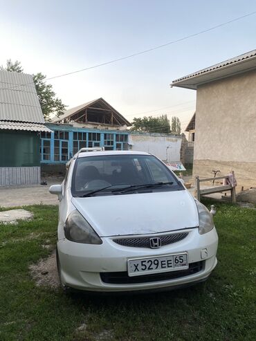 Транспорт: Honda Fit: 2002 г., 1.3 л, Вариатор, Бензин, Хэтчбэк