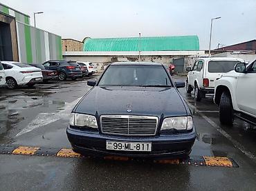 bmw m3 e92: Mercedes-Benz C-Class: 0.8 l | 1998 il Sedan — 2