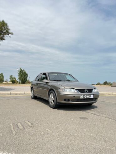 bmw f30 şəkilləri: Opel Vectra: 1.8 l | 1997 il | 35000 km Sedan