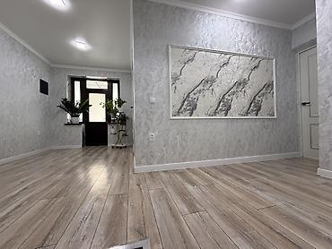 Продажа полдома: Продается двух этажный дом 🏡 Понарамные окна 🪟 250кв 📐 На первом — 17