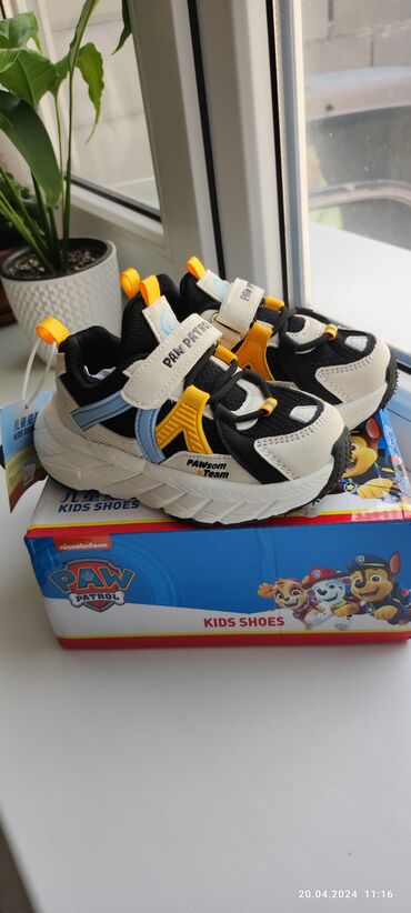 Детская обувь: 1) Фирменные кроссовки от щенячьего патруля. Новые,размер 25. Цена
