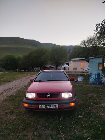 купить машину в рассрочку от собственника: Volkswagen Vento: 1997 г., 1.8 л, Механика, Бензин, Седан