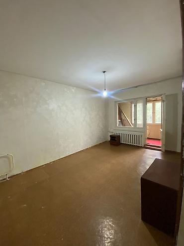 1 комната, 35 м², Аламедин-1 мкр 105 серия, 2 этаж, Старый ремонт