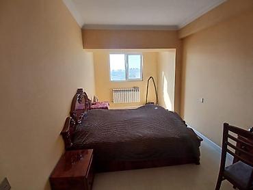 10 mikrayon: 2 otaqlı mənzil – geniş və işıqlı - Plan: geniş zal, ayrıca yataq — 8