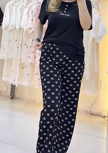 Qadın pijama dəsti – qısaqol köynək və uzun şalvar - Üst: qara lalafo.az -da Qadın pijama dəsti – qısaqol köynək və uzun şalvar - Üst: qara