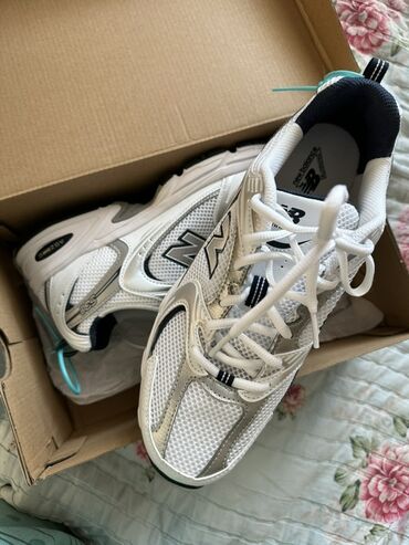 женские черные майки: Мужские кроссовки, 42.5, New Balance, Новый, цвет - Белый, Самовывоз, Платная доставка