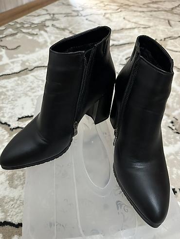 утепленные резиновые сапоги: Akka shoesdən 55aznə almışam 36ölçü 1dəfə geyinilib içi qalındır — 3