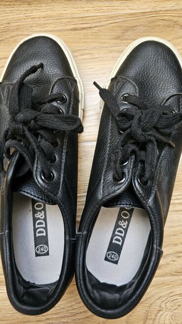 Другие товары для детей: Продаю детскую обувь б/у 33-34 размеры at lalafo.kg — 8 Другие товары для детей: Продаю детскую обувь б/у 33-34 размеры — 8