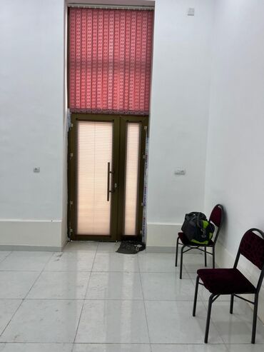 Ofislər: İcarəyə verilir: işgüzar görüşlər, təlim və kiçik seminarlar üçün — 8