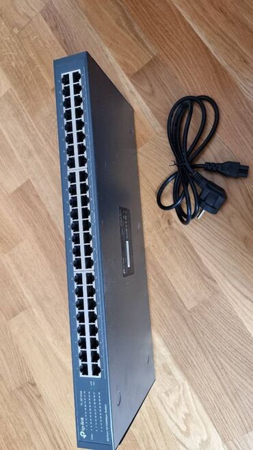 ikinci el harddisk: Yeni kimidir.Az işlənilib.48port 100mbs switchdir. Bütün portlar