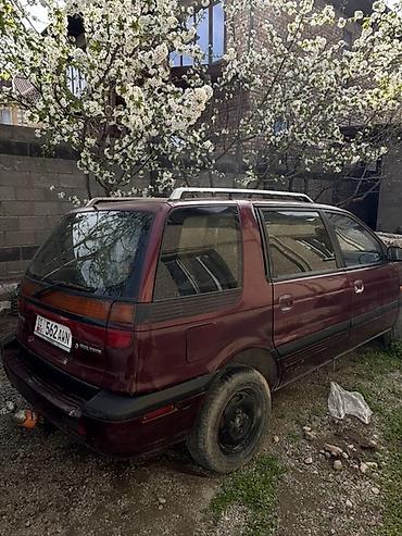 будка машина: Mitsubishi Chariot: 1992 г., Минивэн — 3