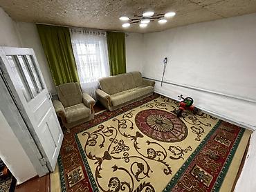 Продажа коттеджей и домов: Дом Кемин, ул. Берикбаева 167 Участок 10 соток, асфальт. 2 спальни — 10