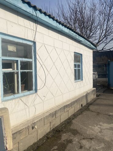продам дом срочно: Үй, 56 кв. м, 3 бөлмө, Менчик ээси, Эски ремонт