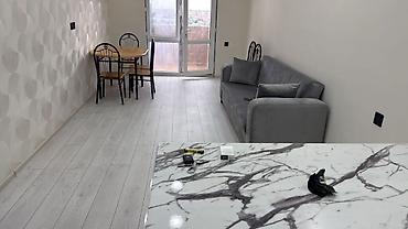 prefabrik ev satilir: Qaraçuxur qəs., 2 otaqlı, Yeni tikili, m. Neftçilər, 47 kv. m — 2