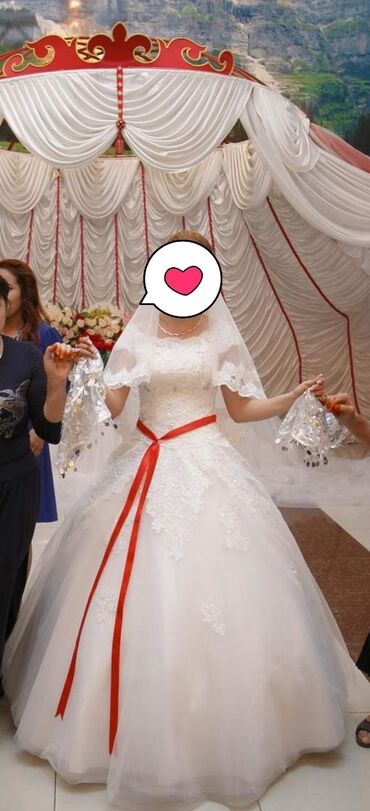 Свадебные платья и аксессуары: Свадебные платья