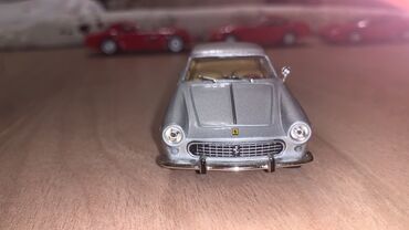 примочка для электрогитары: Ferrari 250 GT/E 2+2 – kolleksiya üçün metal model avtomobil - Ölçək