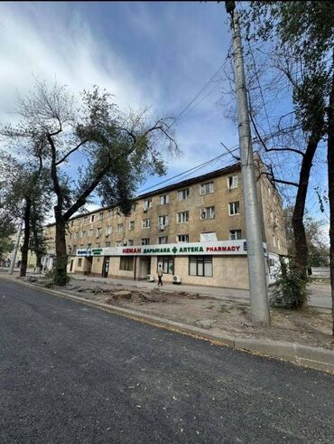 срочно продаётся 1 комнатная квартира в районе ошского рынка по улице молодая гвардия токтогула: 1 комната, 18 м², Общежитие и гостиничного типа, 2 этаж, Косметический ремонт
