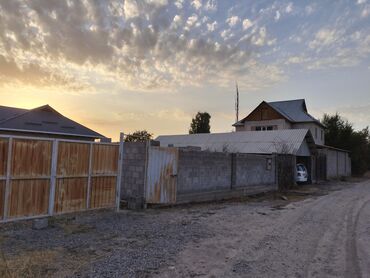 мурас ордо продаю дом: Продается дом с придомовым участком, расположенный в тихом районе. Дом