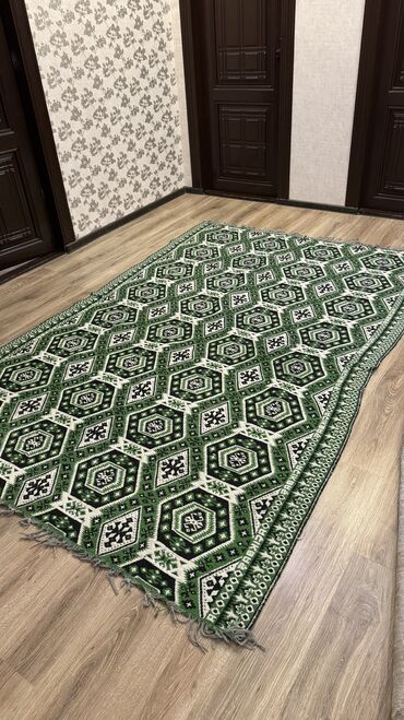 Qədim xalçalar: Az işlənilmiş kilim xalça Uzunluq 3m en 2m 2 üzlüdür. Ən son şəkil — 8