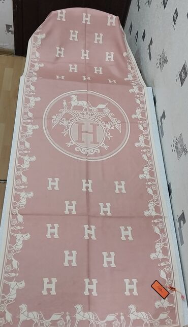 Digər aksesuarlar: Hermes şərfi, xanımlar üçün, təzədir, keyfiyyətlidir. Model: Hermès — 11