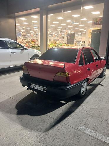 daewoo nexia 2005: Qırmızı rəngli Daewoo Nexia sedan. Avtomobil 4 qapılı kuzova — 4