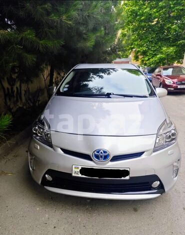 centra masin: Toyota Prius: 1.8 l | 2013 il Hetçbek