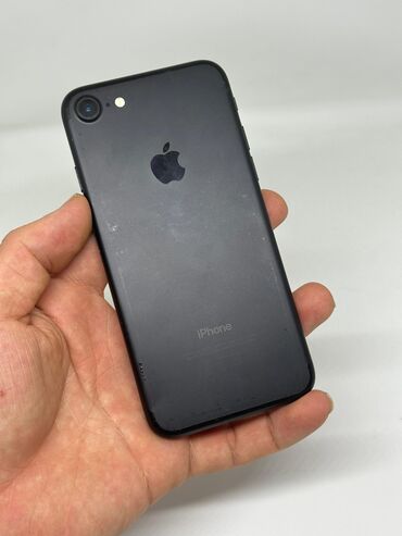 Apple iPhone: IPhone 7, Б/у, 32 ГБ, Черный, Чехол, 65 %