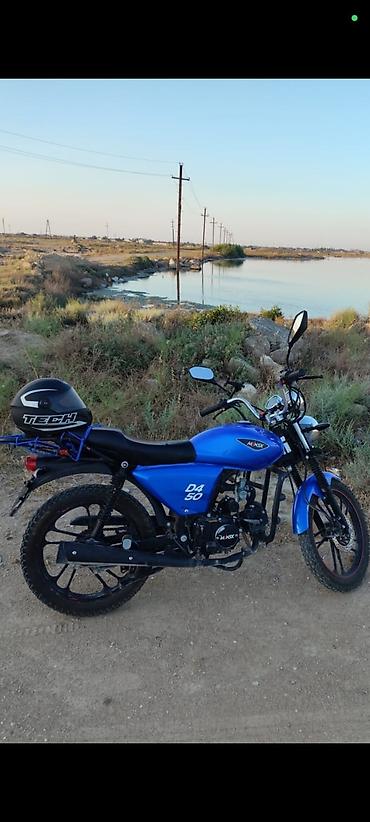 49 kub motosiklet: MSK D4 50 motosiklet - Rəng: mavi - Model üzərində “MSK” emblemi və — 4